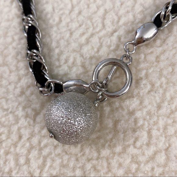 Pretty necklace 🤍🖤 - Picture 2 of 2